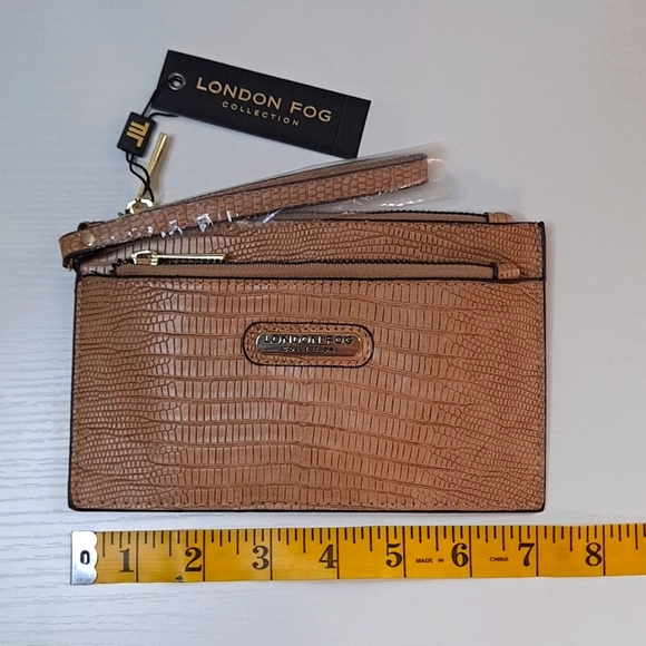 NWT Tan and Gold Lizard Wristlet - Picture 3 of 6